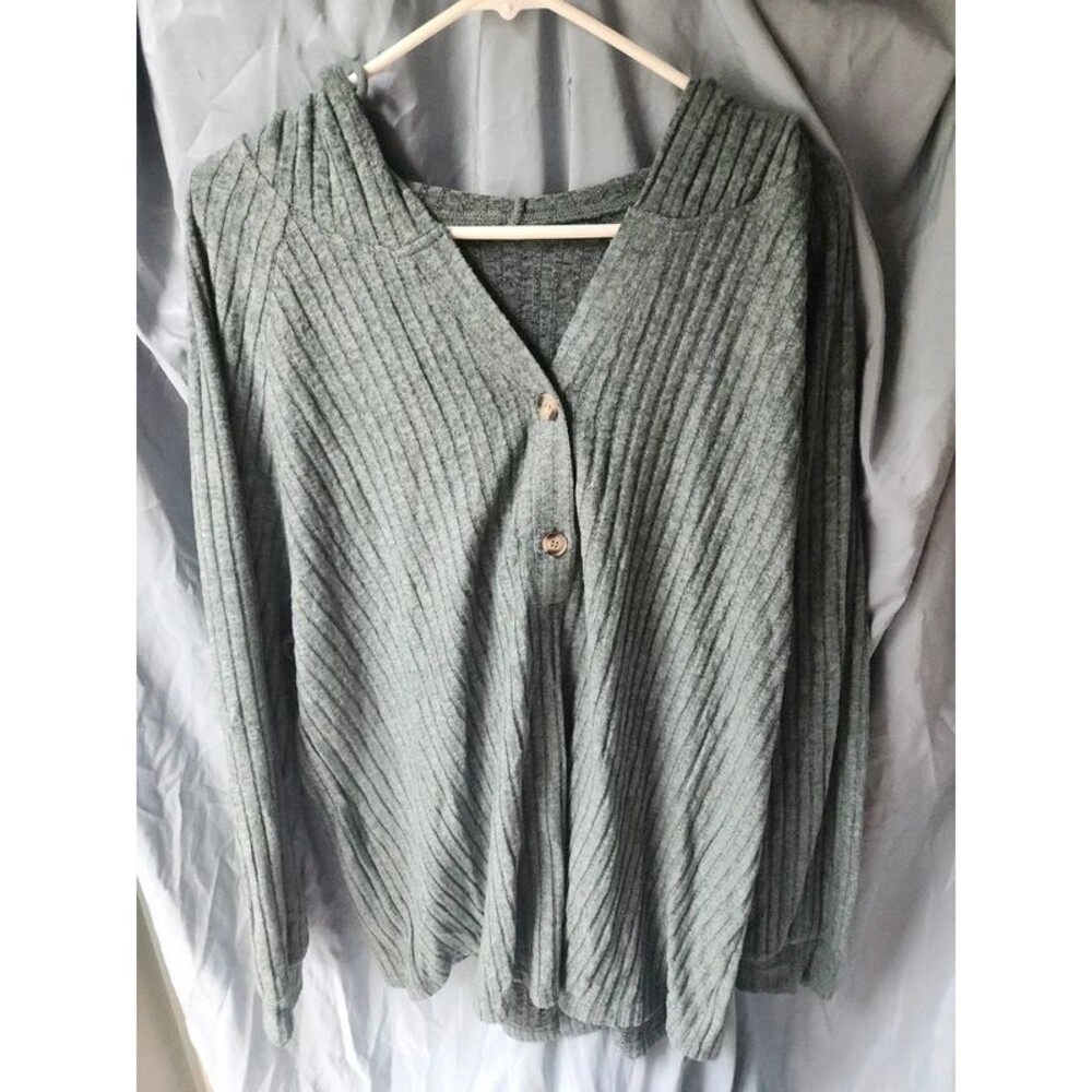 Green lightweight sweater with hood NWT